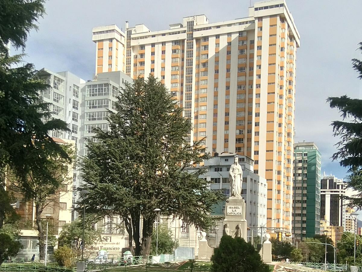 Piso 20a, Centrico, Cerca Embajada Americana, Teleferico, Malls, Vistas Panoramicas Y Seguro Apartamento La Paz